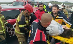 Otomobil TIR'a çarptı; 4 yaralı