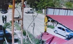 Otomobile çarpan minibüsün şarampole uçtuğu kaza kamerada