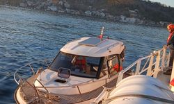 Sarıyer'de sürüklenen ve içinde 2 kişi bulunan tekne kurtarıldı