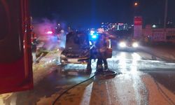 Silivri'de seyir halindeki otomobil alev alev yandı