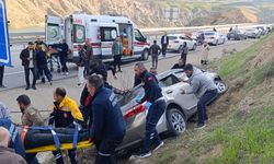 Sivas'ta otomobil şarampole devrildi: 3 yaralı