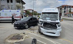 Tokat'ta servis minibüsü otomobille çarpıştı: 10 yaralı