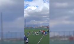 U-14 liginde futbolcuların maç sonu tekmeli yumruklu kavgası kamerada