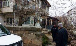 Yalnız yaşadığı evde sobadan sızan gazdan hayatını kaybetti