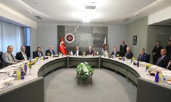 YÖK Başkanı Özvar, İzmir'de Ege Bölgesi'ndeki üniversitelerin rektörleriyle bir araya geldi