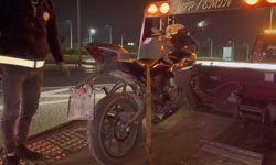 Ataşehir'de çalıntı motosikletle polisten kaçan 2 şüpheli, takiple yakalandı; sürücüye 550 bin lira ceza