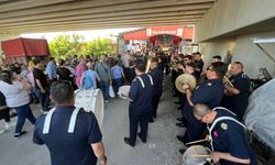 Balkan Pazarı, bando konseri ile renklendi; turistler dans edip, göbek attı