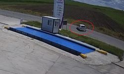 Diyarbakır'da takla atan otomobil tarlaya savruldu; aynı aileden 4 yaralı