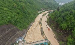 Giresun'da sağanak; dereler taştı, yol ulaşıma kapatıldı