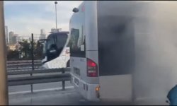 Kağıthane'de metrobüsün motor kısmında çıkan yangın söndürüldü