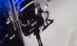 Oğlunun kavga ettiği çocuğu öldüresiye dövdü, o anlar kamerada