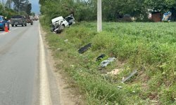 Otomobile çarpmamak için sürücüsünün manevra yaptığı kamyon devrildi; 5 yaralı