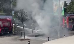 Şişli'de otomobilin alev alev yandığı anlar kamerada