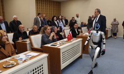 CANİKMAN Meclis Toplantısında: Türkiye’nin İlk İnsansı Robotu Soruları Yanıtladı