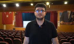 Bilet yerine kitap bağışıyla tiyatro izlediler