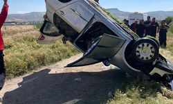Drenaj kuyusundaki otomobilden 2 cansız beden çıkarıldı