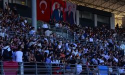 Eczacılık fakültesini bitirdi, cübbe ve kepini babasına giydirdi