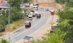 Feke-Kozan kara yolu sel ve heyelan nedeniyle ulaşıma kapandı