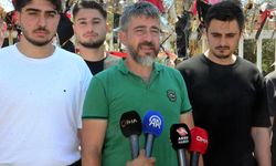 Kahramanmaraş'taki saldırıda hayatını kaybedenlerin aileleri, okul önünde bir araya geldi