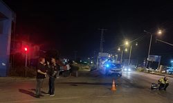 Kamyonete çarpan motosikletin alkollü ve ehliyetsiz sürücüsü öldü
