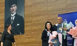 Kızını örnek aldı, bölüm 2'ncisi olarak üniversiteden mezun oldu