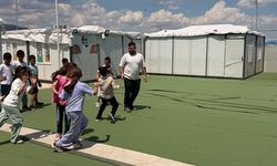 Konteyner kentte eğitim gören depremzede öğrencilerinin İstanbul hayalini gerçekleştirdi