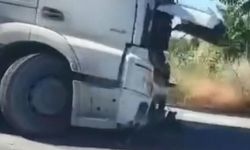 Küçükçekmece'de hafriyat kamyonuyla hafif ticari aracın kafa kafa çarpıştığı kaza kamerada