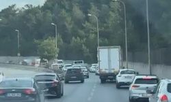 Maltepe'de trafikte kalan ambulansa fermuar yöntemiyle yol verdiler