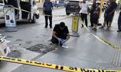 Pastaneden çıkarken silahlı saldırıya uğradı; olay kamerada