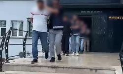 Polis, 'yüksek kazanç' ve 'burs' vaadiyle dolandırıcılık yapan şüphelileri, mağdurun arkadaşı gibi davranıp suçüstü yakaladı