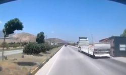 TIR'da yüklü konteyner, fırtınada düştü; o anlar kamerada