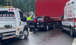 TIR'dan ayrılan dorseye çarpan otomobildeki 2 kişi yaralandı