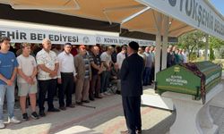 Tur midibüsünün devrildiği kazada ölenler, Konya'da toprağa veriliyor (2)