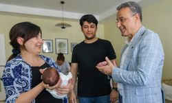 İlkadım'da Doğan 555'inci Bebeğe İlk Hediye Başkan Kurnaz'dan