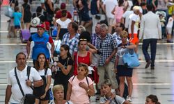 Antalya'ya 6 ayda hava yoluyla 5 milyon 574 bin 375 turist geldi