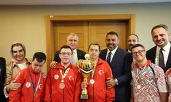 Bakan Bak, özel sporcular ile bir araya geldi