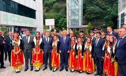 Bakan Bolat: Sarp Gümrük Kapısı'ndan geçişler her geçen gün artmakta (2)