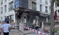Beylikdüzü'nde iş yerinde çıkan yangın üst katlara sıçradı
