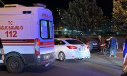 Bisikletiyle yolun karşısına geçerken taksinin çarptığı kadın yaralandı