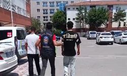 Çocuk parkında, motosikletleriyle oyun grubundaki parkura çıkan 2 kuryeye 146 bin TL ceza