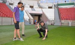 Diyarbakır Stadyumu'nun çimleri, 40 dereceyi aşan sıcaklıktan perde ve fan sistemiyle korunuyor/Ek fotoğraflar