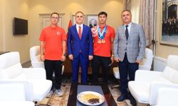 Dünya şampiyonu kanocudan Muğla Valisi Akbıyık'a ziyaret