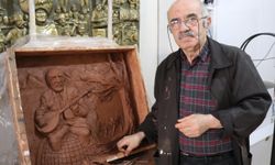 Emekli resim öğretmeninden topluma mesaj veren rölyefler