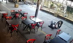 Fenalaşıp yere yığılan gencin cebindeki parayı çaldı; o anlar kamerada