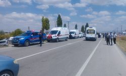 Hafif ticari araç ile otomobil çarpıştı: 6 yaralı