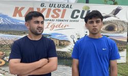 Iğdır kayısı, tenis turnuvasında sporculara ikram edildi