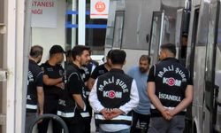 İzmit Belediyesi'ne operasyon; şüpheliler sağlık kontrolünden geçirildi