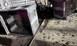 Kamyonetin traktöre ve bir tesisin duvarına çarptığı kaza kamerada: 1 ölü, 3 yaralı
