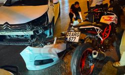 Kartal'da motosikletle otomobillin kafa kafaya çarpıştığı kaza kask kamerasında