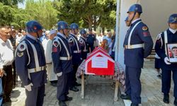Kazada ölen uzman çavuş, eşi ve 8 aylık bebekleri toprağa verildi
